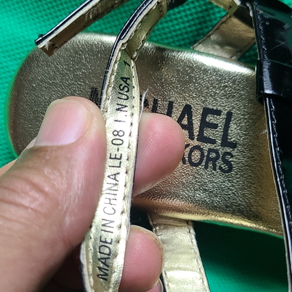 Girl's Michael Kors Sandals 👡 🩴 - Picture 4 of 5